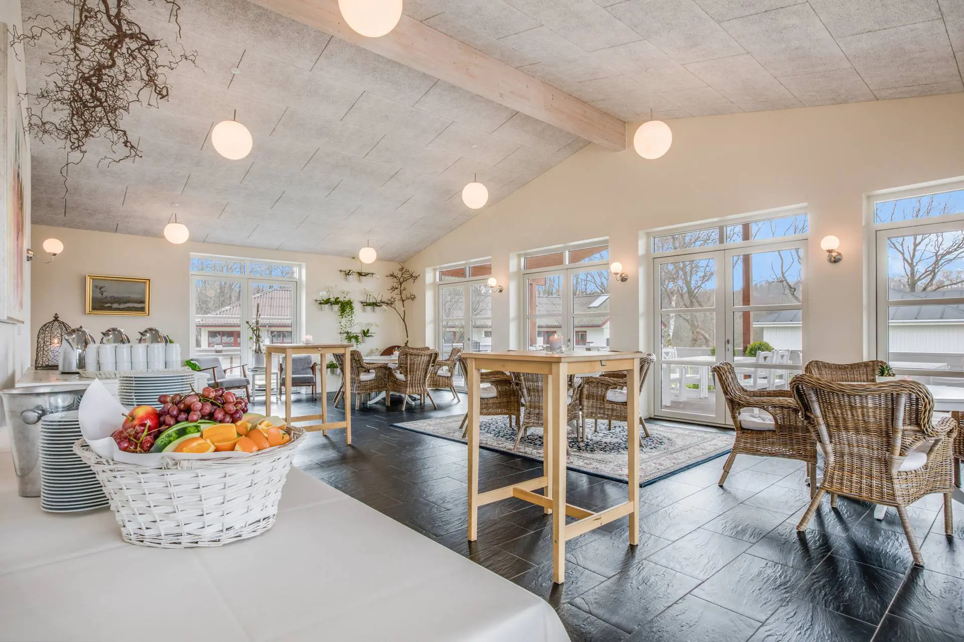 Knudhule badehotel mødelokale opsat med forplejning